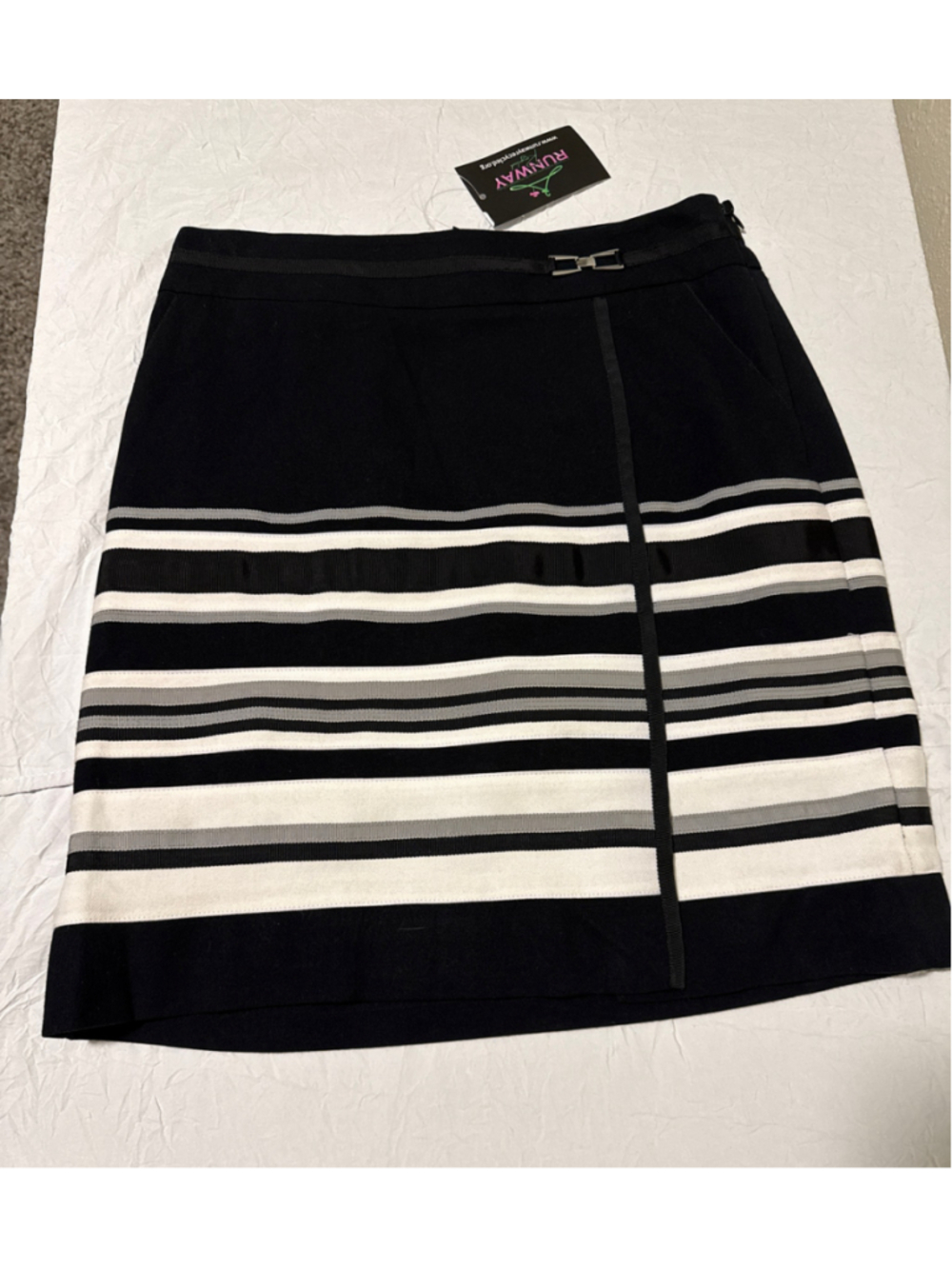 Women's White House Black Market Striped Mini Skirt Size 00 Black and White